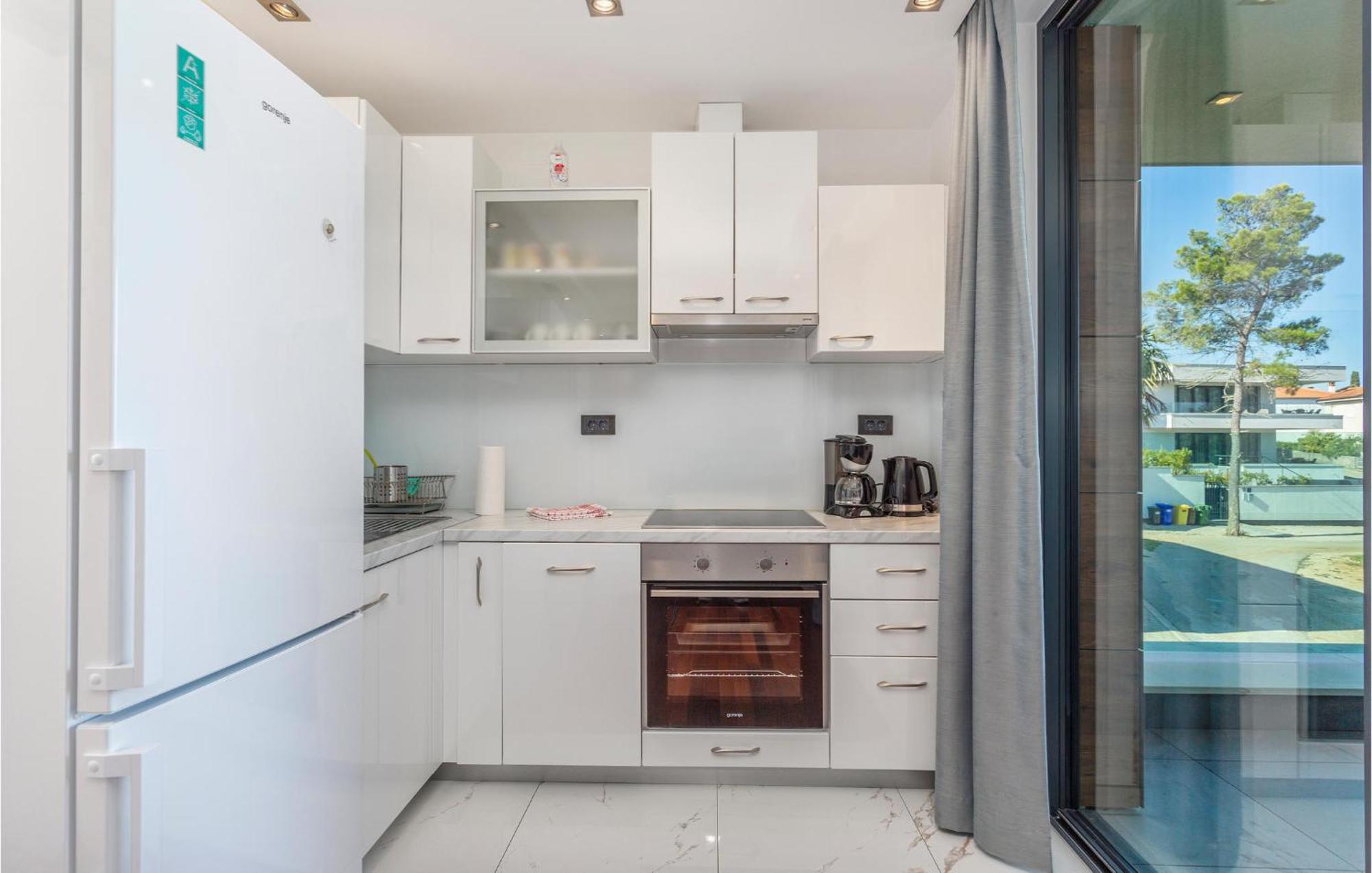 Stunning Apartment In Malinska With Kitchen Екстер'єр фото
