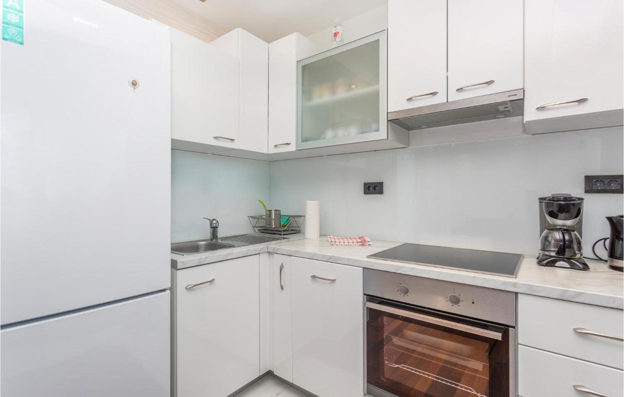Stunning Apartment In Malinska With Kitchen Екстер'єр фото